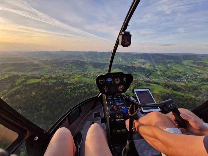 Miniaturka artykułu „Przeloty helikopterem w Joninach”