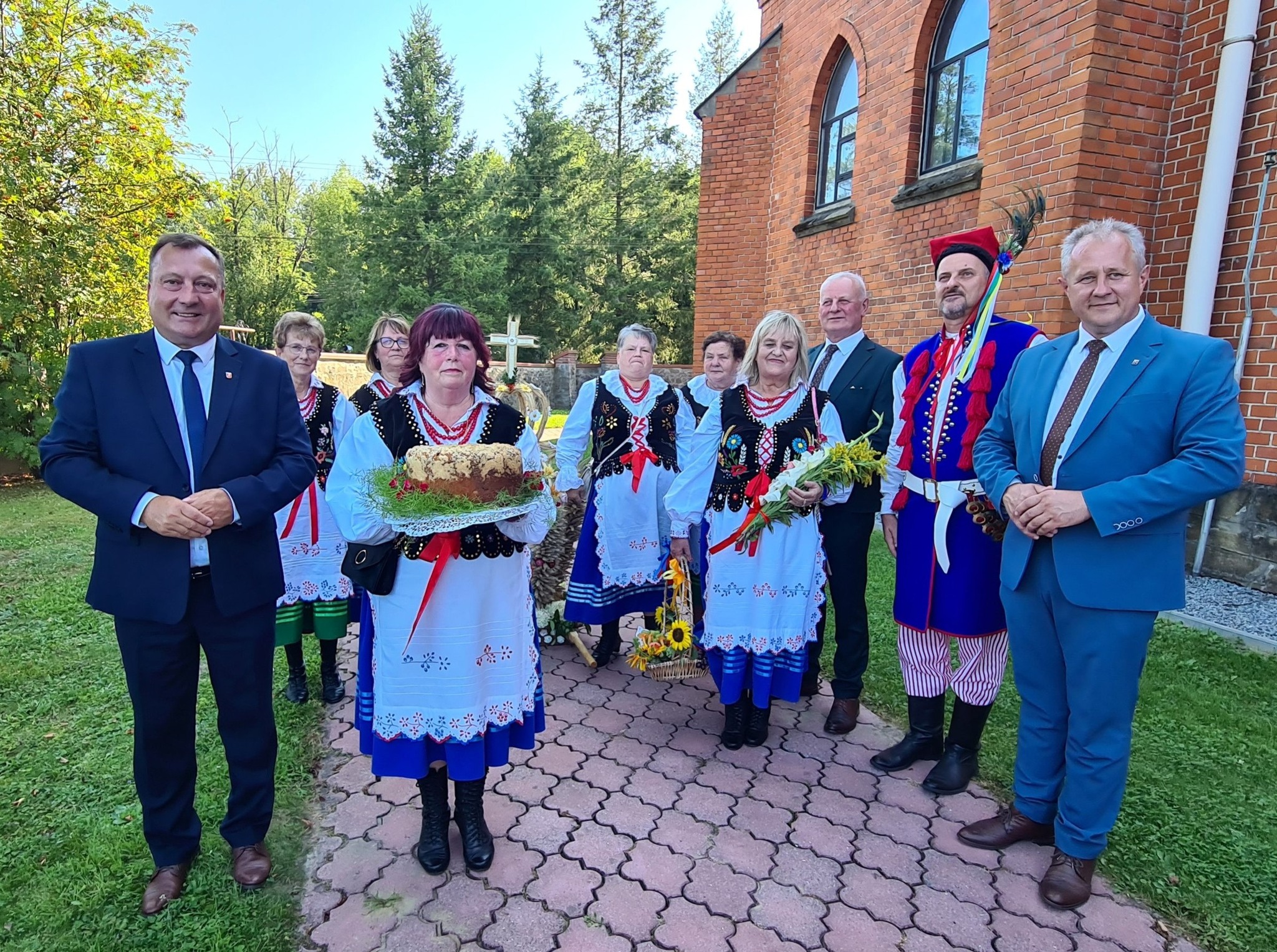 🌾 Dożynki gminne – podziękowanie za plony i piękne świętowanie w każdej miejscowości 🌾