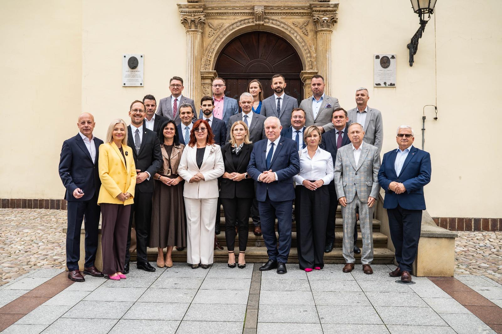 32 miliony złotych dla enoTARNOWSKIEG