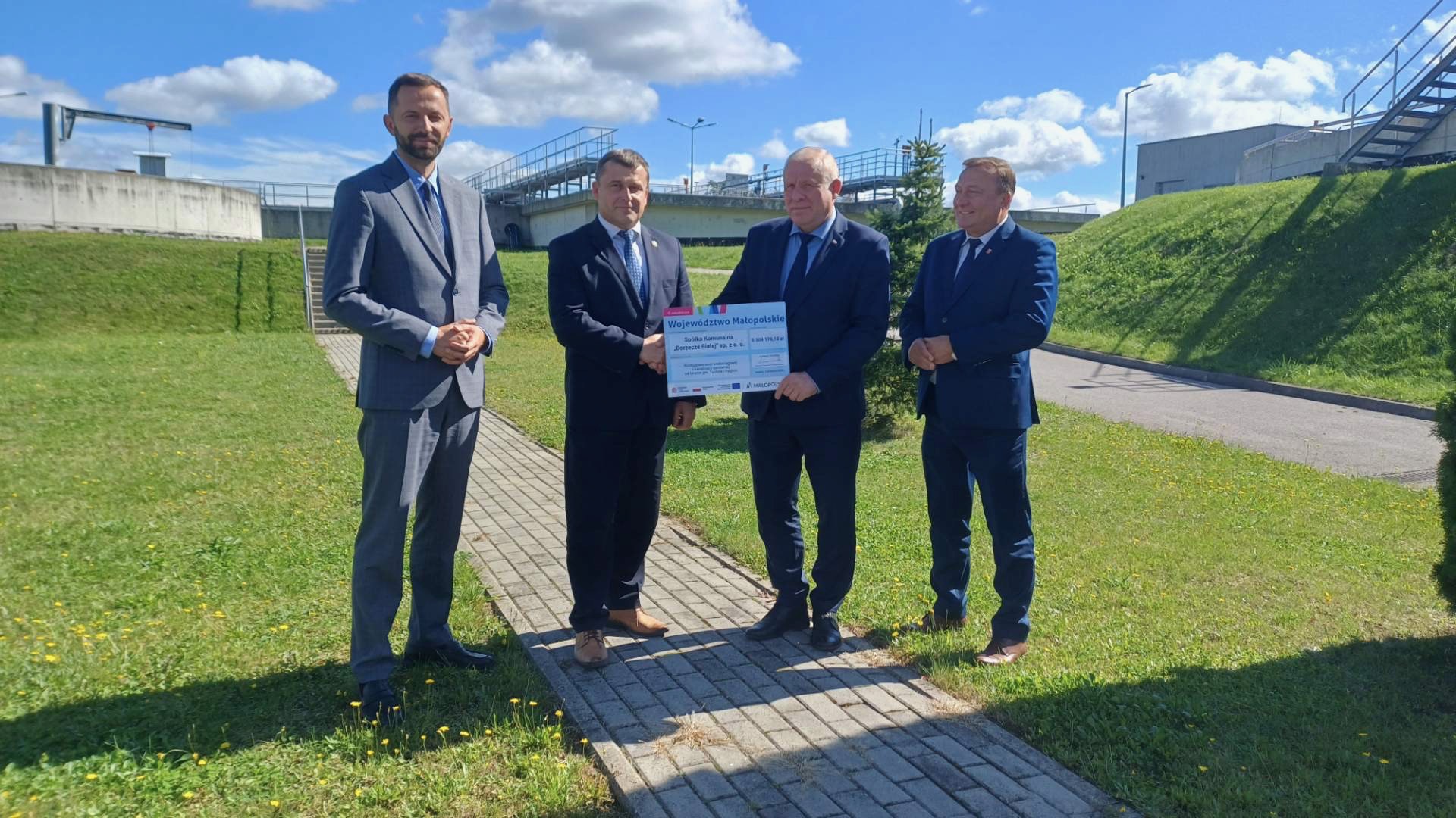 5 504 176, 13 zł na wodociągi