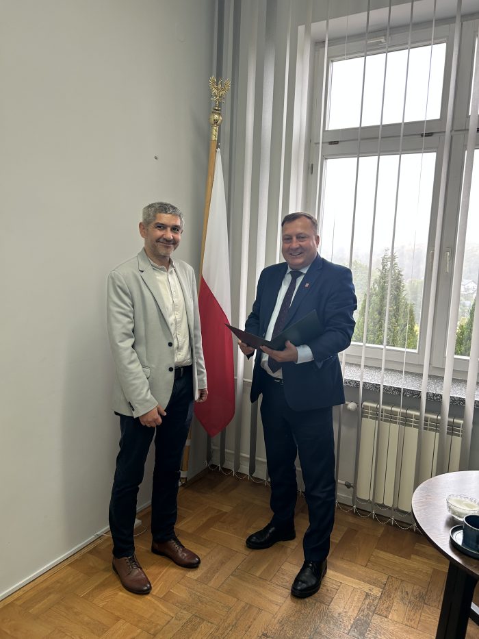 Miniaturka artykułu 342 210,00 złotych dla Szkół Podstawowych w Woli Lubeckiej i w Joninach 🎓🎉