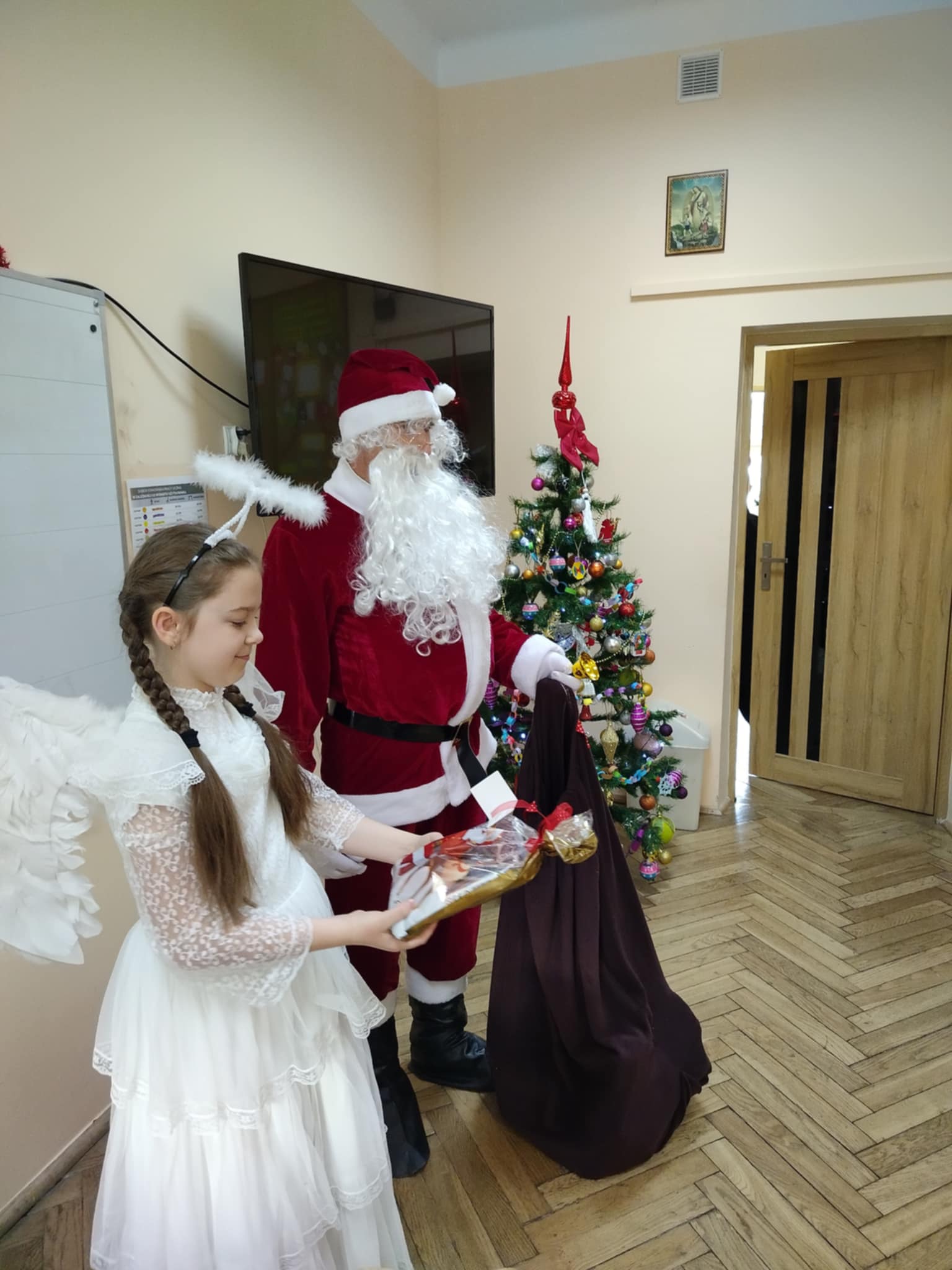 🎅 Mikołaj odwiedza wszystkie szkoły w Gminie Ryglice!