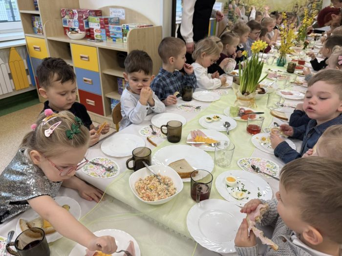 🐣🌷 Wielkanocne śniadanie w Publicznym Przedszkolu w Ryglicach 🌷🐣