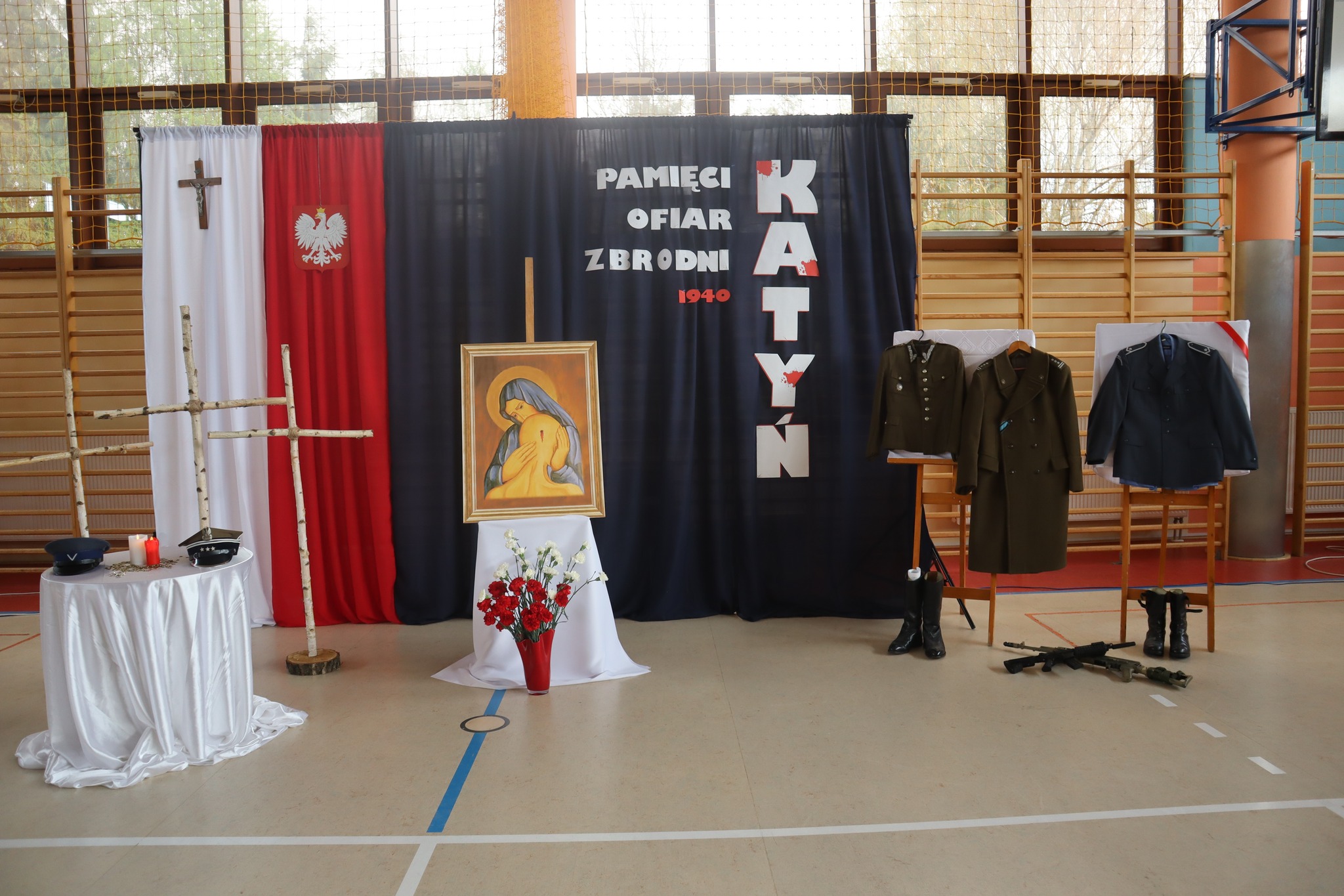 Szkolne obchody Dnia Pamięci Ofiar Zbrodni Katyńskiej w Zalasowej