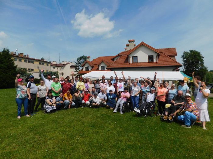 Miniaturka artykułu XIII PRZEGLĄD TWÓRCZOŚCI PLASTYCZNEJ  ŚRODOWISKOWYCH DOMÓW SAMOPOMOCY I WARSZTATÓW TERAPII ZAJĘCIOWEJ