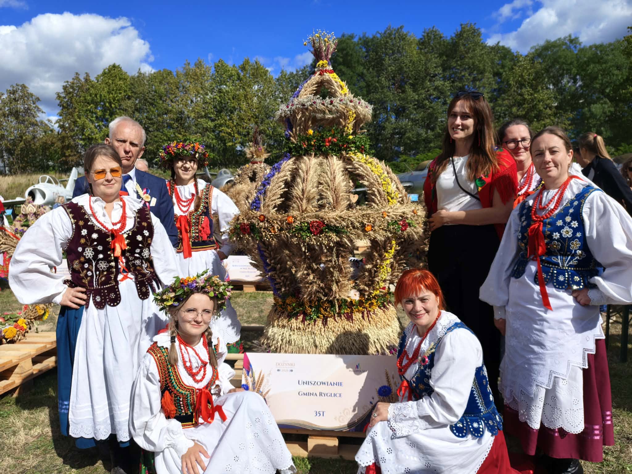 🌾 WIENIEC DOŻYNKOWY Z UNISZOWEJ NA DOŻYNKACH WOJEWÓDZTWA MAŁOPOLSKIEGO ❤️🧡💛