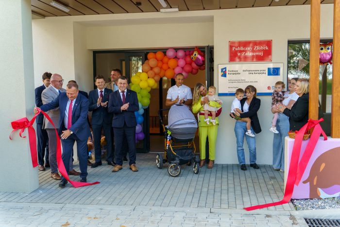 Miniaturka artykułu 🏫💛 UROCZYSTE OTWARCIE ŻŁOBKA „ZalaSÓWKA” W ZALASOWEJ 🎉👶